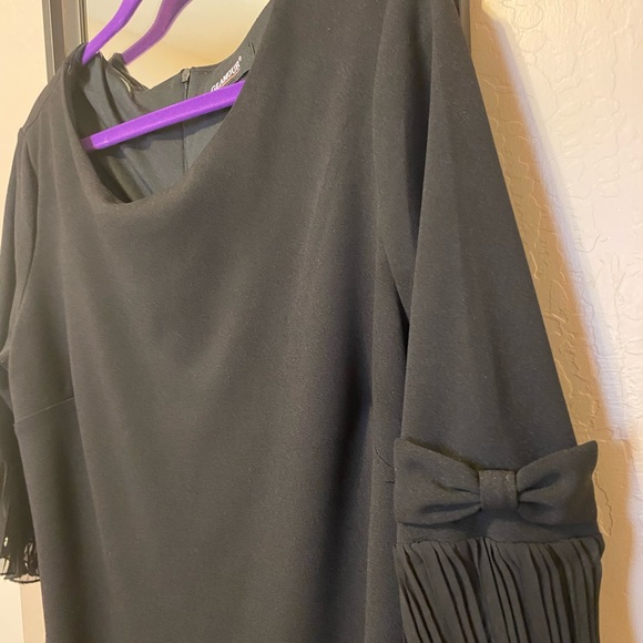 Simple black funeral dress - Picture 6 of 6